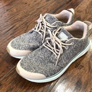 Roxy Set Session Athletic Walking Shoe